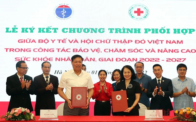 Lễ ký kết Chương trình phối hợp giữa Bộ Y tế và Trung ương Hội Chữ thập đỏ Việt Nam, giai đoạn 2022-2027.