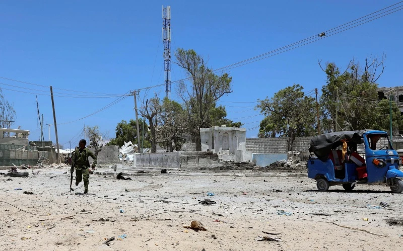 Binh sĩ Somalia trong cuộc đụng độ với các tay súng nhóm Al-Shabaab ở Mogadishu, Somalia, ngày 23/3/2019. (Ảnh: Reuters)