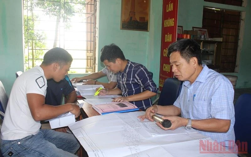 Chủ đầu tư dự án phối hợp huyện Can Lộc kiểm đếm công khai, minh bạch khối lượng giải phóng mặt bằng trong phạm vi dự án.