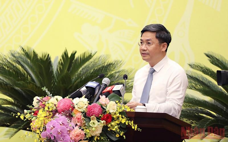 Phó Chủ tịch UBND thành phố Hà Nội Hà Minh Hải trình bày báo cáo tại Kỳ họp. (Ảnh: DUY LINH) 
