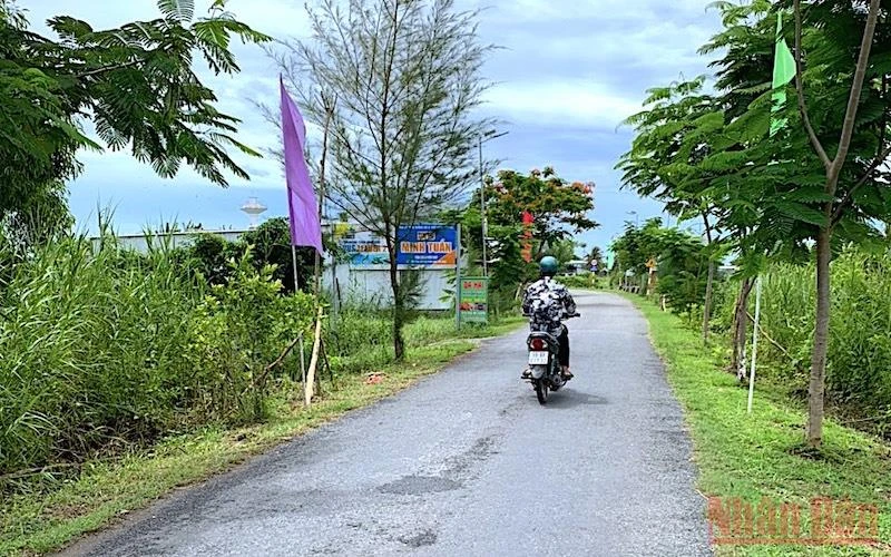 Đường sá vùng quê hẻo lánh xã Phú Tân, huyện Phú Tân, tỉnh Cà Mau “thay da đổi thịt” nhờ xây dựng nông thôn mới.