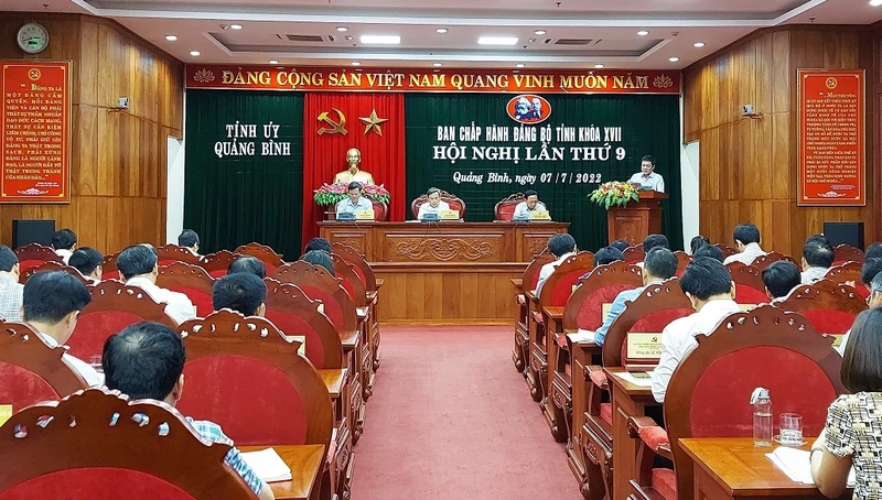 Quang cảnh hội nghị lần thứ 9 của Ban Chấp hành Đảng bộ tỉnh Quảng Bình.