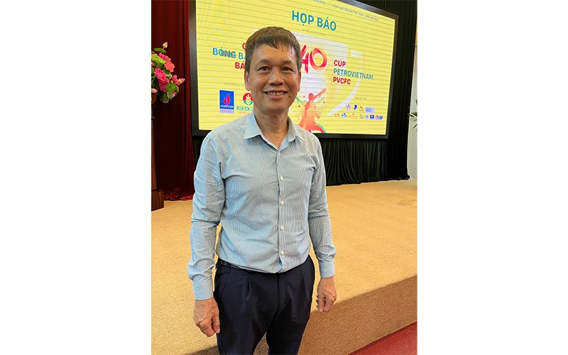 Trưởng ban Tổ chức thi đấu Liên đoàn Bóng bàn Việt Nam, Tổng trọng tài quốc gia, trọng tài quốc tế Nguyễn Tiến Hùng