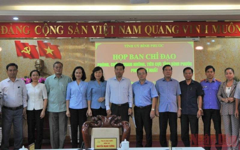 Các thành viên Ban chỉ đạo phòng, chống tham nhũng, tiêu cực tỉnh Bình Phước.