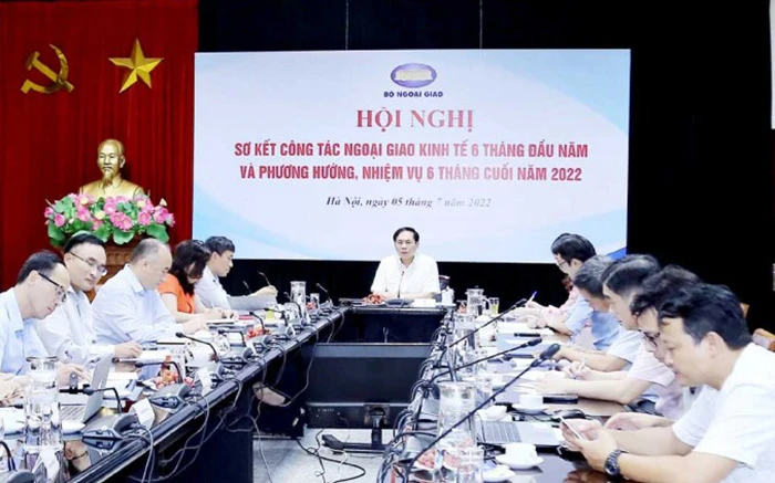 Ảnh: Báo Thế giới và Việt Nam.