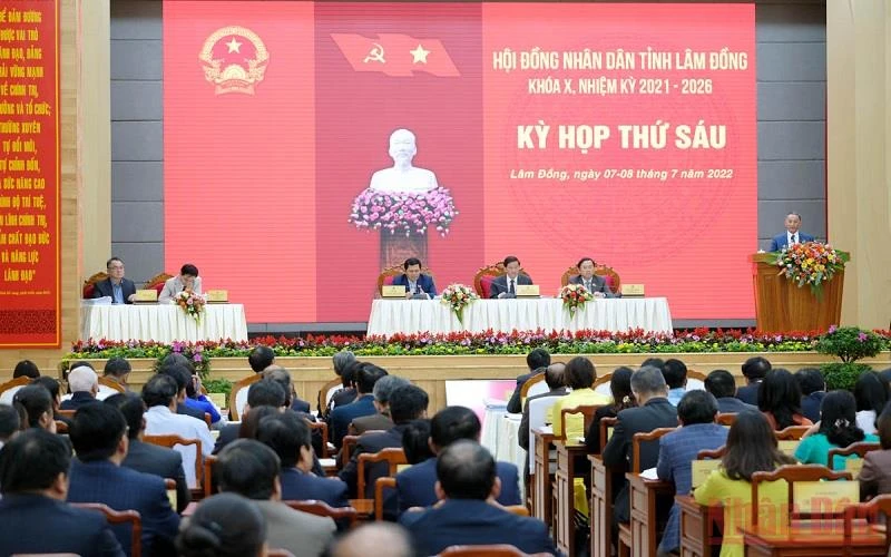 Quang cảnh phiên chất vấn và trả lời chất vấn tại Kỳ họp thứ sáu, Hội đồng nhân dân tỉnh Lâm Đồng khóa 10.