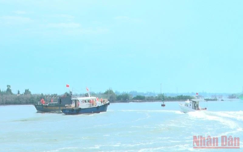Quang cảnh buổi diễn tập tại khu vực cảng Chu Lai.