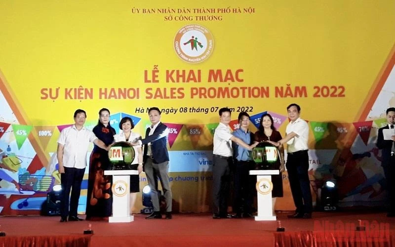 Các đại biểu tham gia khai mạc sự kiện “Hà Nội Sales Promotion”.