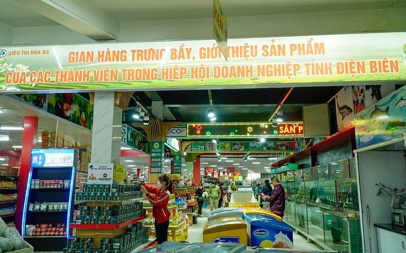 Trưng bày sản phẩm OCOP của tỉnh Điện Biên.