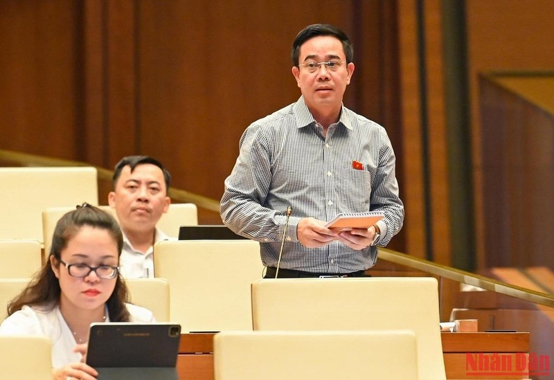 Đại biểu Quốc hội tỉnh Thái Bình Nguyễn Văn Huy phát biểu ý kiến thảo luận. (Ảnh: DUY LINH) 