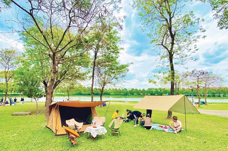 Cắm trại ở Công viên Yên Sở. 