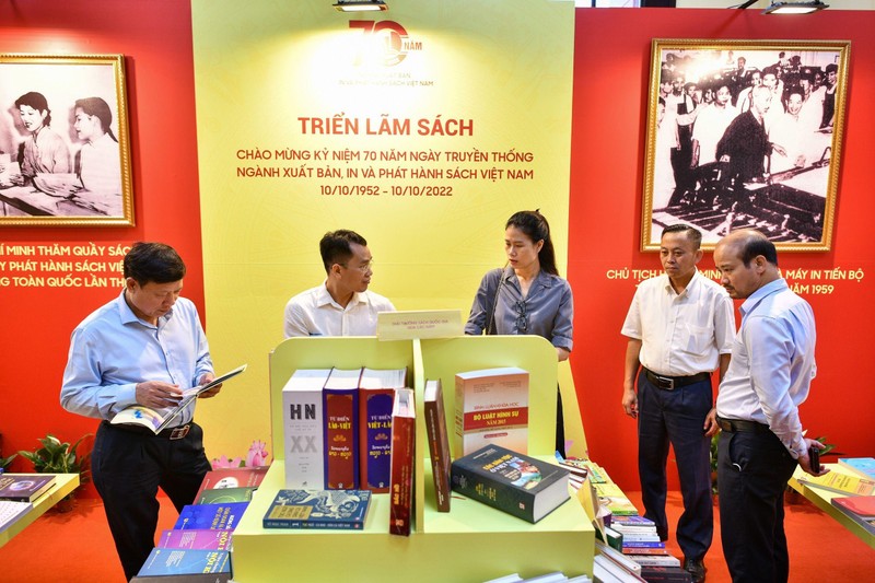 Không gian Triển lãm sách chào mừng Kỷ niệm 70 năm Ngày truyền thống ngành Xuất bản, In và Phát hành sách Việt Nam. 