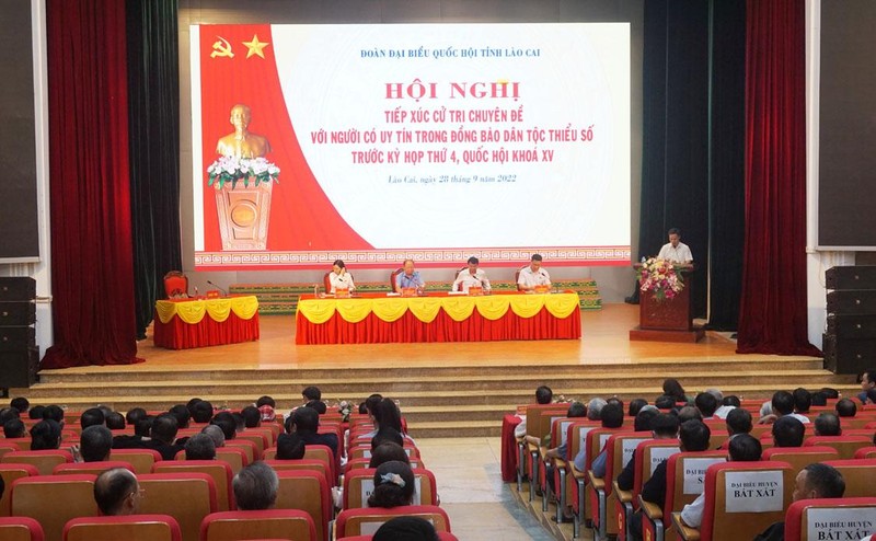 Hội nghị tiếp xúc cử tri là người có uy tín đồng bào dân tộc thiểu số ở Lào Cai.