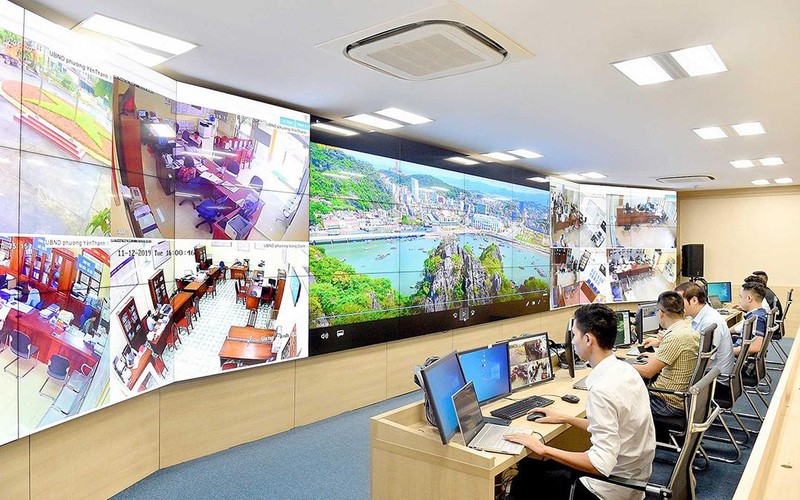 Việc ứng dụng công nghệ thông tin được các cấp ủy, chính quyền, doanh nghiệp của tỉnh Quảng Ninh đẩy mạnh, tạo chuyển biến tích cực trong cải cách hành chính, nâng cao hiệu lực, hiệu quả hoạt động của hệ thống chính trị. (Ảnh Minh Hà)