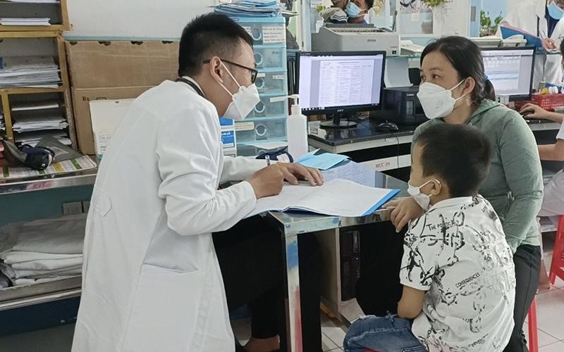 Khám bệnh cho trẻ tại Bệnh viện Nhi Đồng 1, Thành phố Hồ Chí Minh.