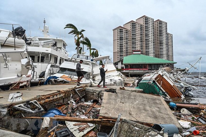Cảnh đổ nát ở Fort Myers, bang Florida, Mỹ sau khi bão Ian đổ bộ ngày 29/9/2022. (Nguồn: AFP/TTXVN)