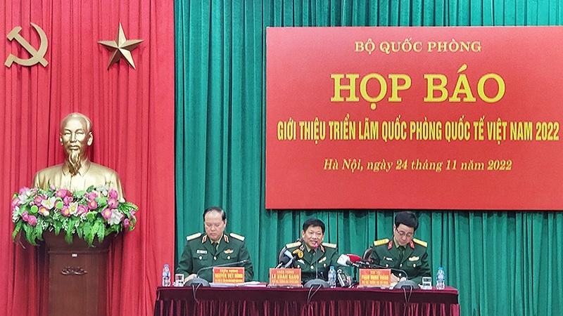 Đại diện Ban Tổ chức thông tin về các hoạt động trong khuôn khổ Triển lãm Quốc phòng quốc tế Việt Nam năm 2022.