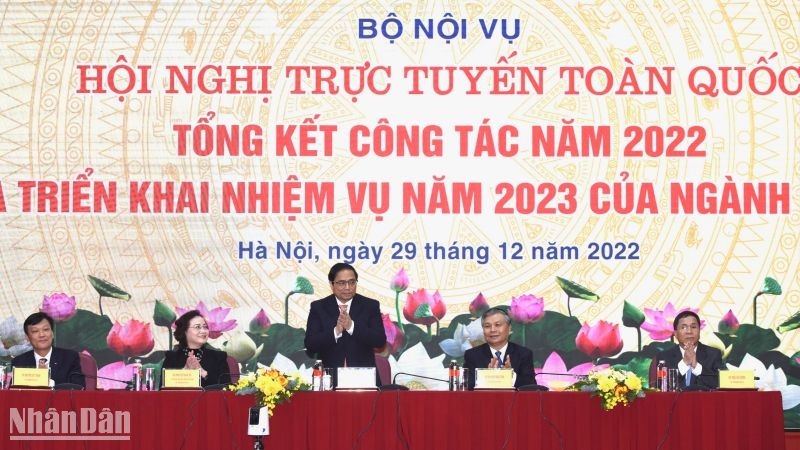 Thủ tướng Phạm Minh Chính dự Hội nghị trực truyến toàn quốc tổng kết công tác năm 2022 và triển khai nhiệm vụ năm 2023 của ngành nội vụ. (Ảnh: TRẦN HẢI)
