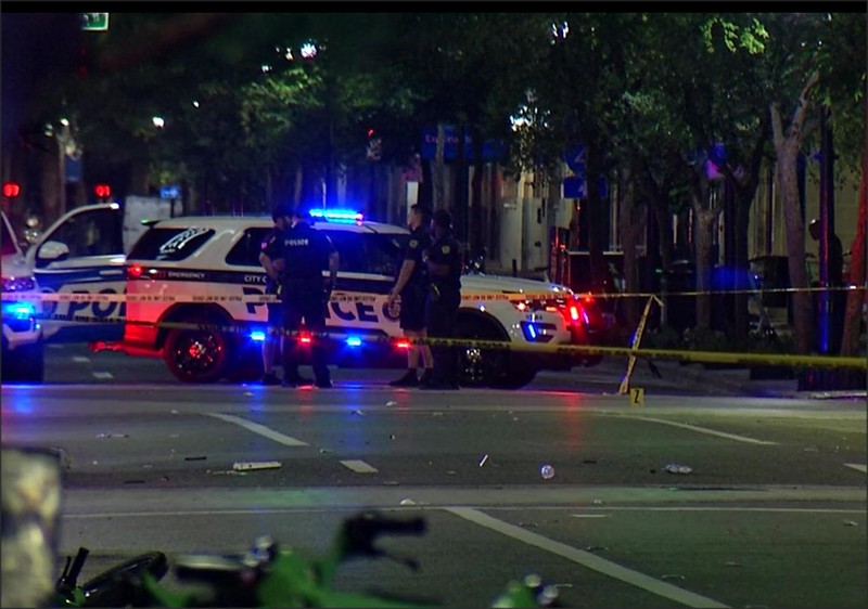 Cảnh sát phong tỏa đại lộ Orange sau vụ nổ súng làm 7 người bị thương. (Ảnh: Spectrum News 13)