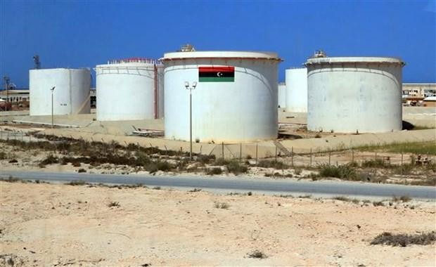 Bể chứa tại cơ sở khai thác dầu Brega, cách thành phố Benghazi của Libya 270km về phía Tây. (Ảnh: AFP/TTXVN) 