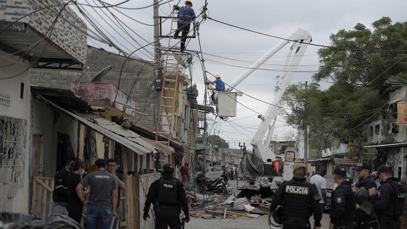 Lực lượng an ninh Ecuador tại hiện trường vụ nổ ở Guayaquil, Ecuador, ngày 14/8/2022. (Ảnh: Reuters)