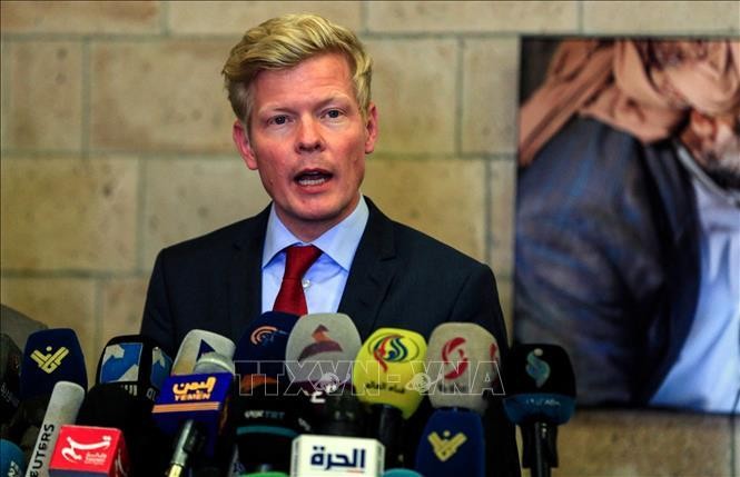 Đặc phái viên Liên hợp quốc về Yemen Hans Grundberg phát biểu với báo giới tại Sanaa, Yemen, ngày 13/4/2022. (Ảnh: AFP/TTXVN)