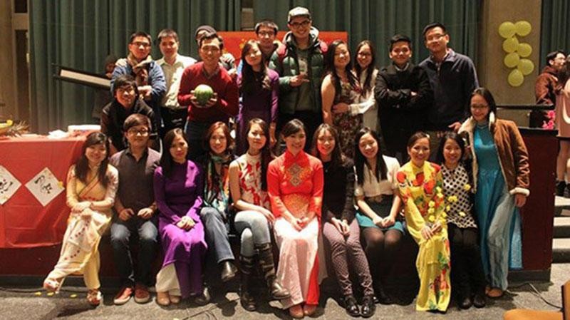 Các sinh viên Việt Nam ở Mỹ tổ chức ăn Tết. (Nguồn: BQT)