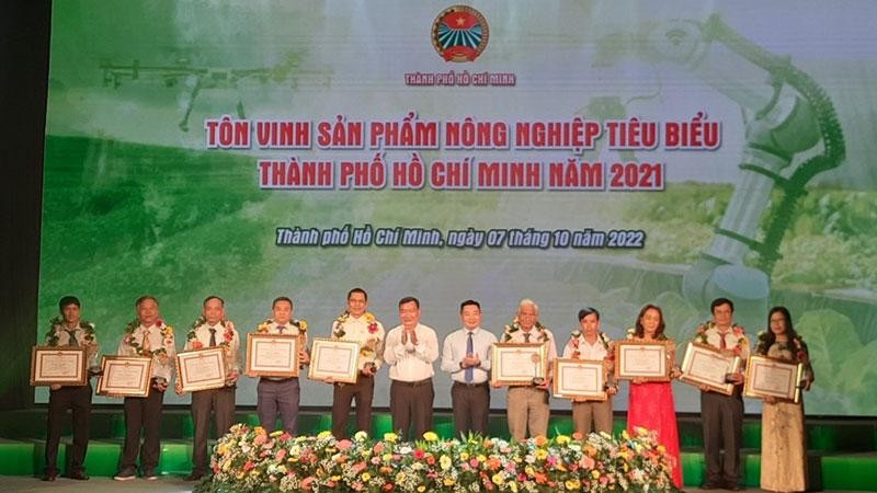 Các đơn vị, cá nhân có “Sản phẩm Nông nghiệp tiêu biểu Thành phố Hồ Chí Minh” năm 2021 được tôn vinh.