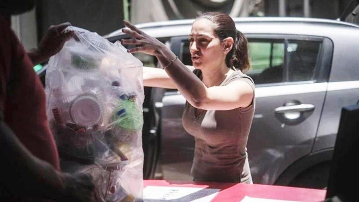 Sáng kiến đổi rác lấy tiền nhận được sự hưởng ứng của người dân Lebanon. Ảnh: REUTERS