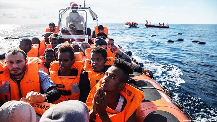 Dòng người di cư vượt biển vào châu Âu ngày càng tăng. Ảnh: DW