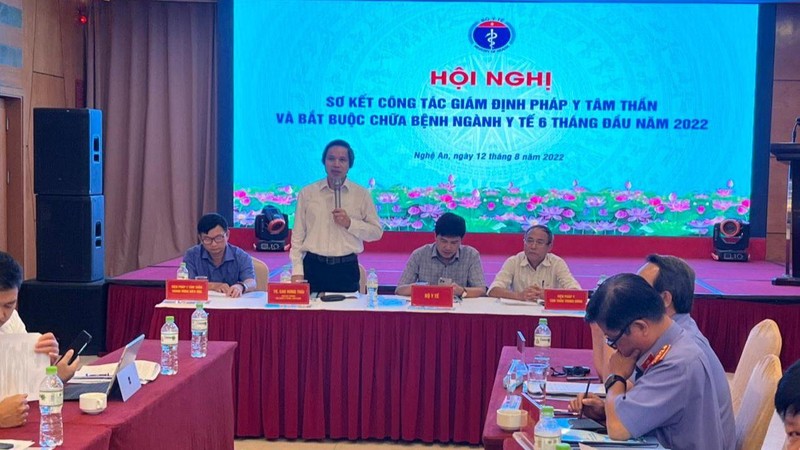 TS Cao Hưng Thái, Phó Cục trưởng Cục Quản lý Khám chữa bệnh phát biểu ý kiến tại hội nghị. 