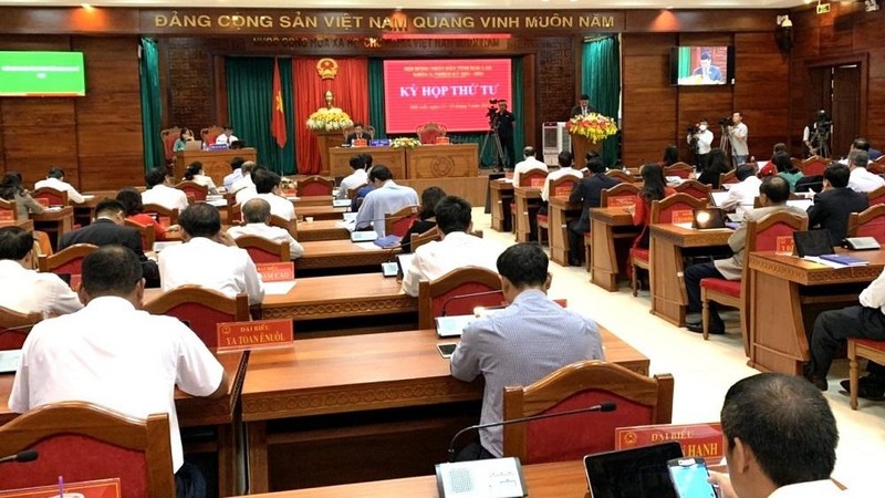 Các đại biểu dự kỳ họp thứ tư, Hội đồng nhân dân tỉnh Đắk Lắk khóa X, nhiệm kỳ 2021-2026.