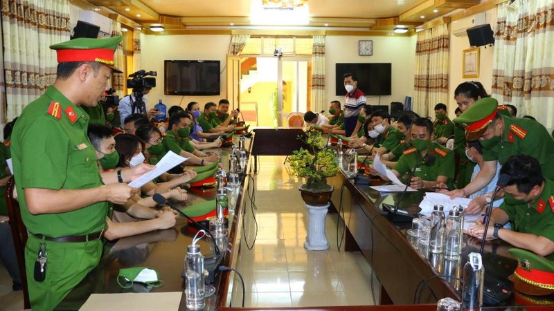 Cơ quan Cảnh sát điều tra, Công an tỉnh Nam Định tống đạt các quyết định khởi tố bị can, bắt tạm giam đối với 5 cán bộ CDC tỉnh hồi cuối tháng 4/2022.
