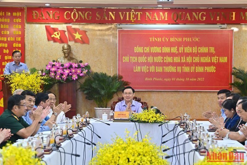 Chủ tịch Quốc hội Vương Đình Huệ chủ trì buổi làm việc với Ban Thường vụ Tỉnh uỷ Bình Phước.