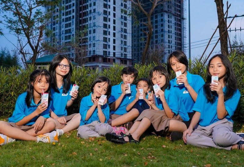 Trường Hy Vọng nhận 27.000 ly sữa tươi sạch từ Quỹ Vì tầm vóc Việt