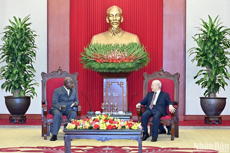 Tổng Bí thư Nguyễn Phú Trọng tiếp Tổng thống Cộng hòa Uganda Yoweri Kaguta Museveni thăm chính thức Việt Nam.