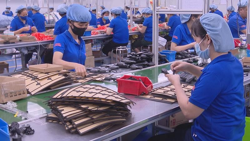 Lao động làm việc trong khu công nghiệp ở Hà Nam (Ảnh minh họa: Đào Phương).