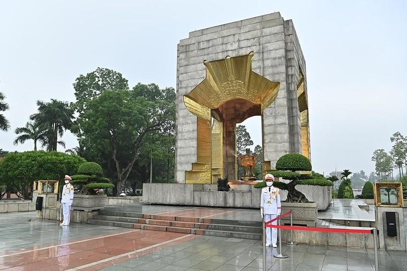 Đài Tưởng niệm các Anh hùng, liệt sĩ trên đường Bắc Sơn (Hà Nội). (Ảnh: ĐĂNG KHOA)
