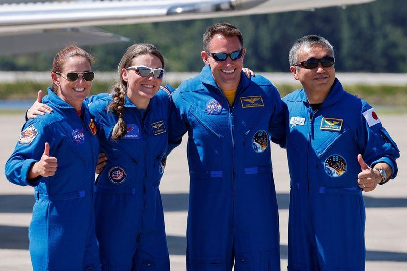 Các thành viên của phi hành đoàn Crew-5 theo thứ tự từ trái sang: Nicole Aunapu Mann, Anna Kikina, Josh Cassada và Koichi Wakata, tại Trung tâm Vũ trụ Kennedy trước chuyến bay. Ảnh: Reuters.