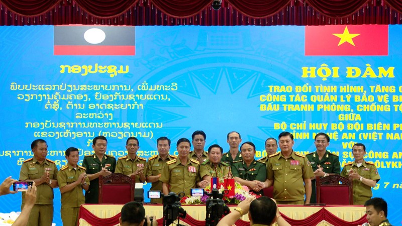 Bộ đội Biên phòng Nghệ An ký kết biên bản ghi nhớ với công an ba tỉnh Houaphanh, Xiangkhouang, Bolikhamsay.
