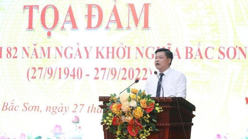 Chủ tịch UBND huyện Bắc Sơn Nguyễn Ngọc Thiều phát biểu tại buổi tọa đàm kỷ niệm 82 năm Khởi nghĩa Bắc Sơn.