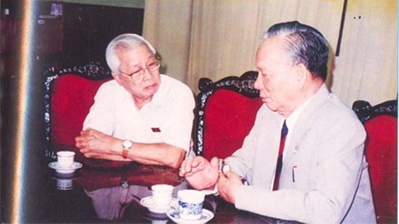 Nguyên Chủ tịch nước Lê Đức Anh và nguyên Thủ tướng Võ Văn Kiệt, thời điểm chụp là sau Đại hội Đảng VII. (Nguồn: CAND/VOV)