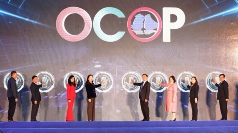 Các đại biểu bấm nút khai mạc Hội chợ OCOP Quảng Ninh - Đông 2022.