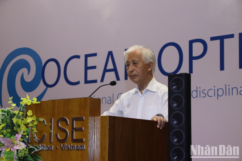 GS Trần Thanh Vân, Giám đốc Trung tâm quốc tế khoa học và giáo dục liên ngành phát biểu tại lễ khai mạc hội nghị.