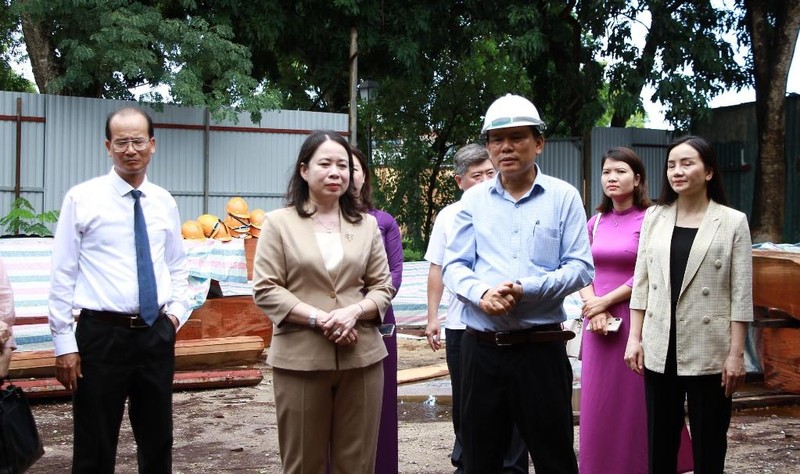 Phó Chủ tịch nước Võ Thị Ánh Xuân thăm một số công trình di tích đang trùng tu, phục hồi, tôn tạo tại khu vực Đại nội Huế.