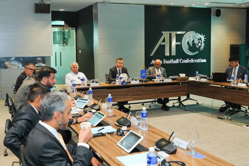 Lãnh đạo các liên đoàn bóng đá châu Á tại cuộc họp. (Ảnh: VFF)