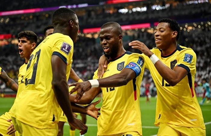 Đội trưởng Valencia ghi cú đúp giúp Ecuador có 3 điểm đầu tiên tại World Cup 2022. 