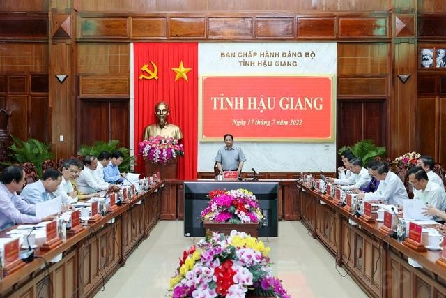 Quang cảnh buổi làm việc giữa Thủ tướng Phạm Minh Chính và Ban Thường vụ Tỉnh ủy Hậu Giang.