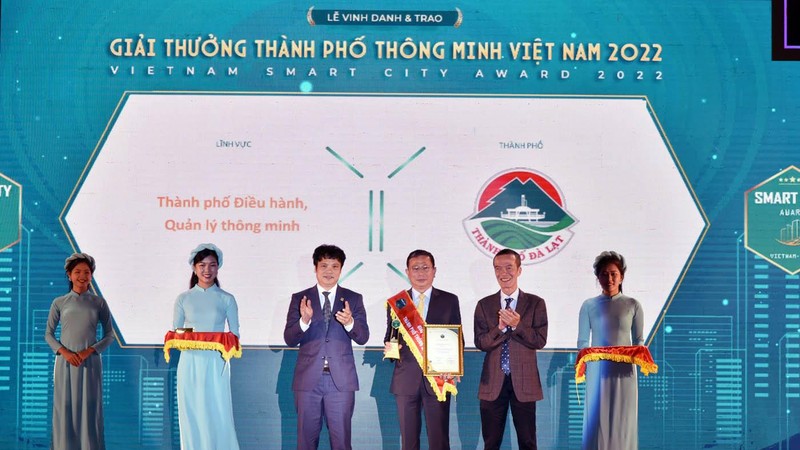 Đà Lạt được trao giải lĩnh vực “thành phố điều hành và quản lý thông minh”.