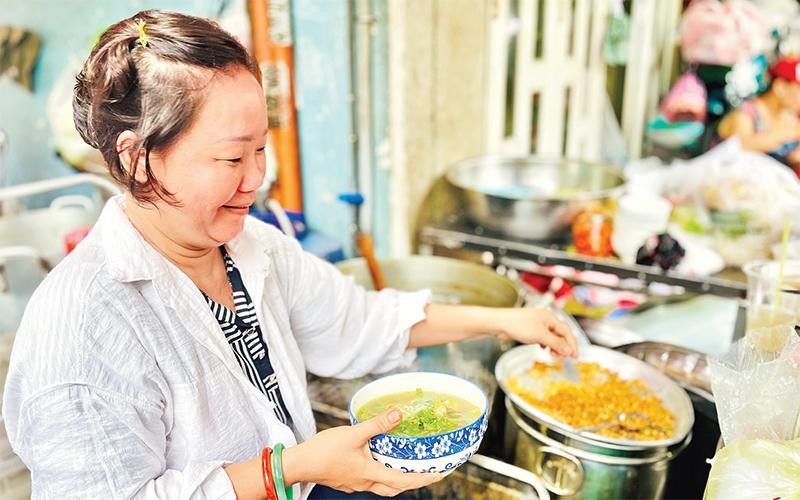 Một năm sau ngày Thành phố Hồ Chí Minh bước vào giai đoạn thích ứng linh hoạt, kinh tế gia đình chị Cam Thị Nở đã dần phục hồi. 